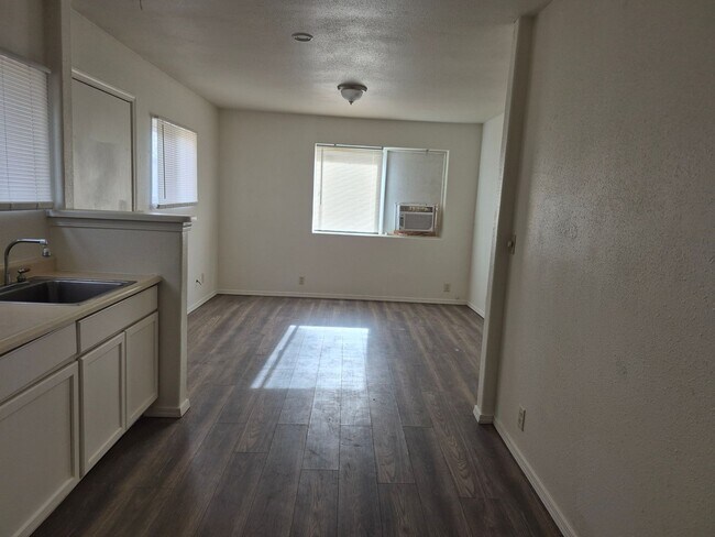 Building Photo - Arrowhead