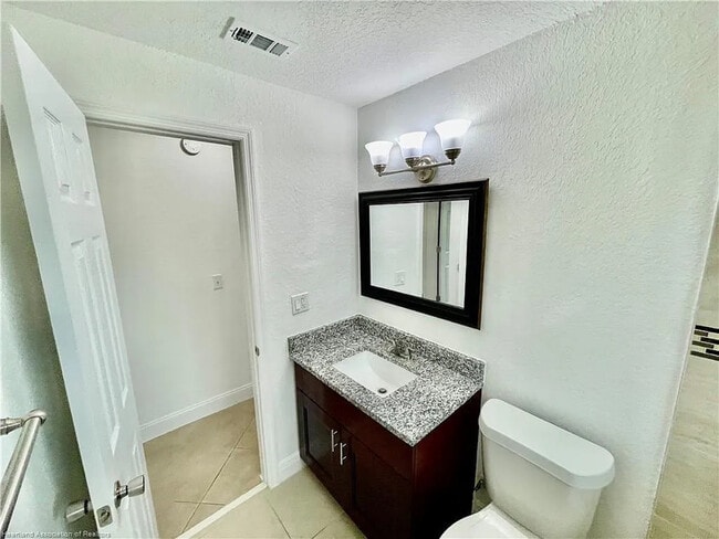 Building Photo - 1409 Palm Way