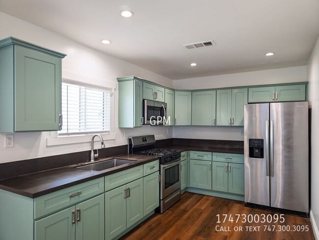 Building Photo - 338 S Benton Way