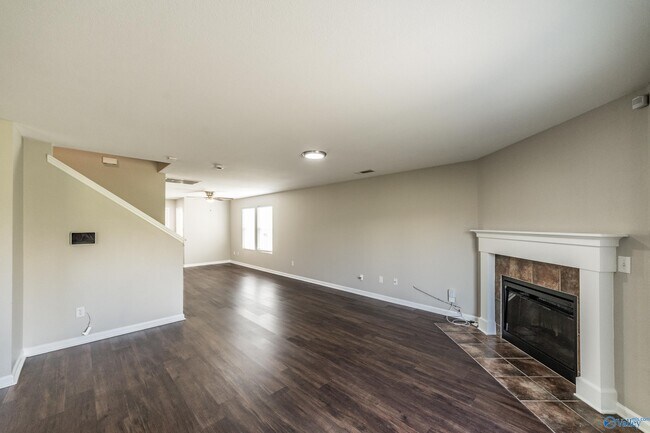 Building Photo - 217 Whitestone Dr NE