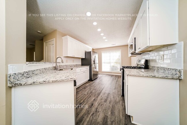 Building Photo - 204 Revolutionary Dr