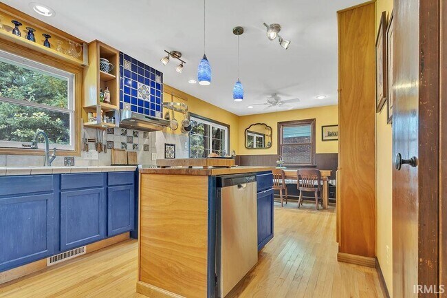 Building Photo - 4425 E Cambridge Ct