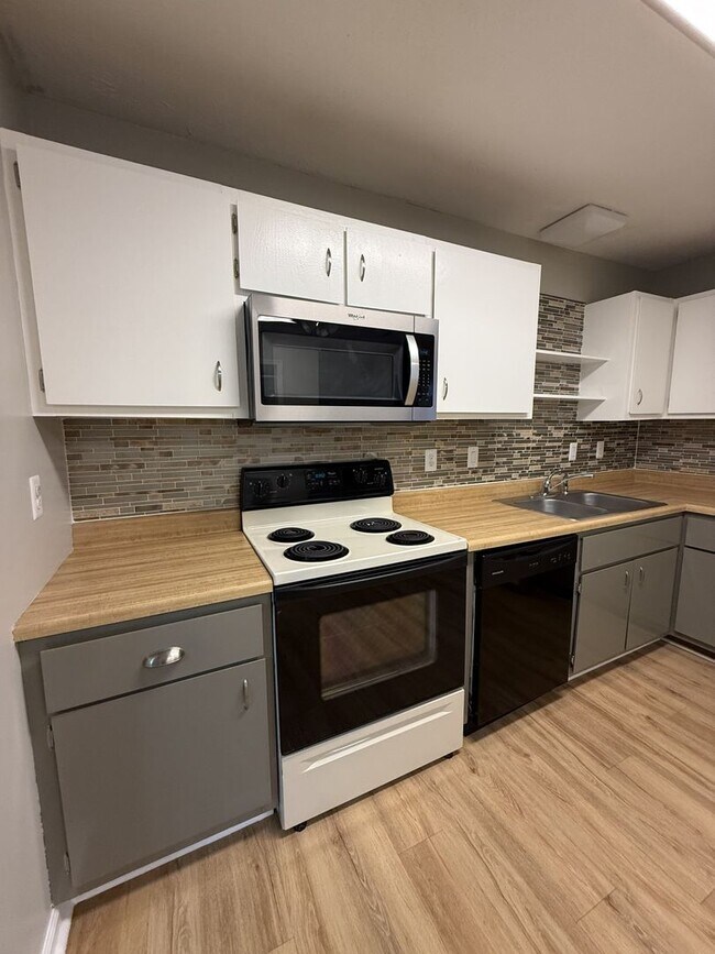 Building Photo - 159 Anderson Ln