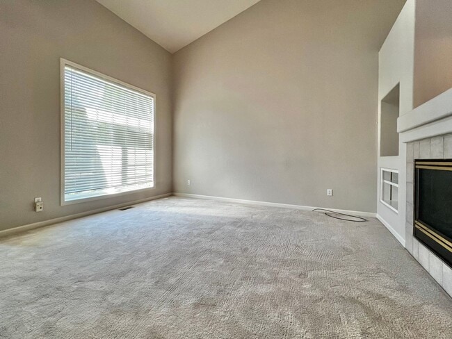 Building Photo - 3 Bed, 3 Bath House in Southeast Fort Coll...