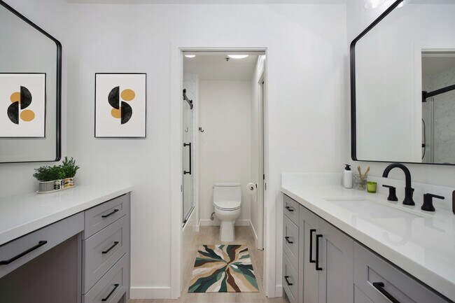 Building Photo - Welcome to Luxurious Villa Balboa in Newpo...