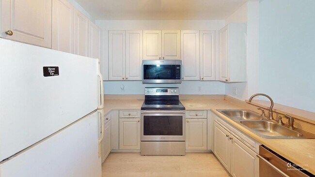 Building Photo - 255 Evernia St