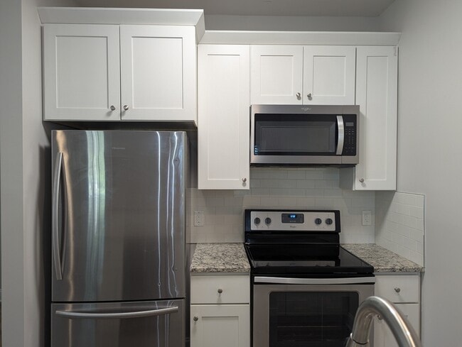 Building Photo - 555 Park Cir