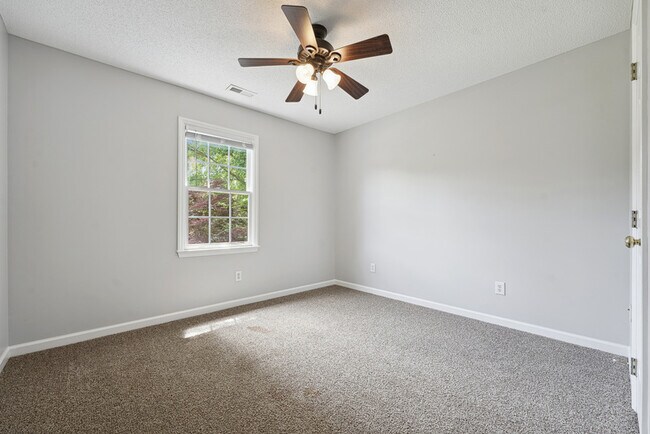 Building Photo - 223 Wintergreen Dr