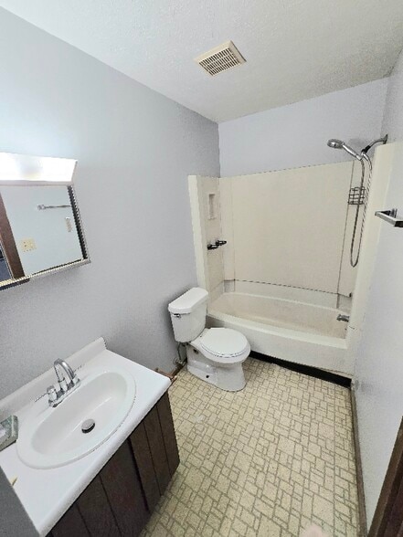 Building Photo - 9110 N Lima Rd