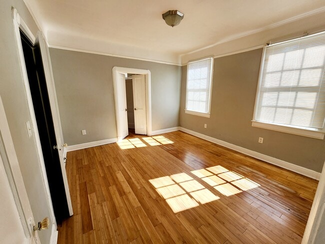 Building Photo - 2333 Pauline St