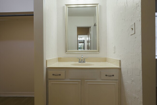 Building Photo - 10014 Stratmore Cir