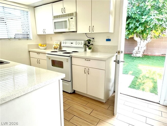 Building Photo - 428 S Beaumont St