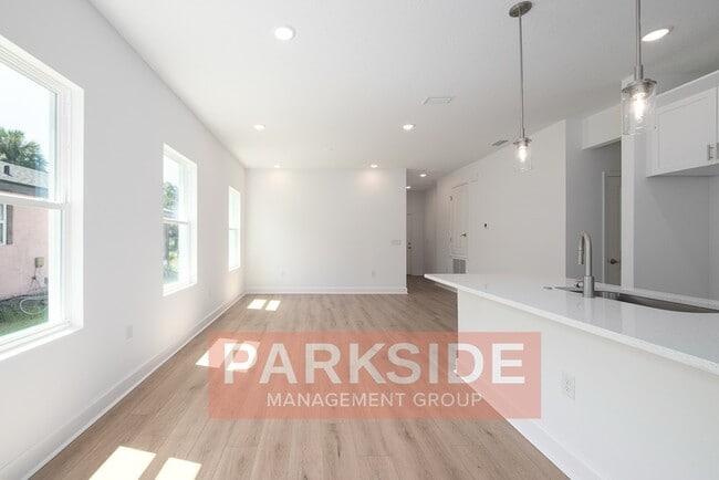 Building Photo - 1512 W 8th St