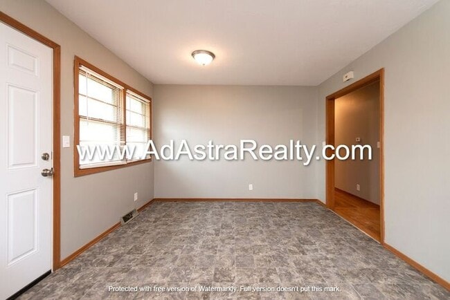Building Photo - Beautiful Home in Blue Springs-Available NOW!!