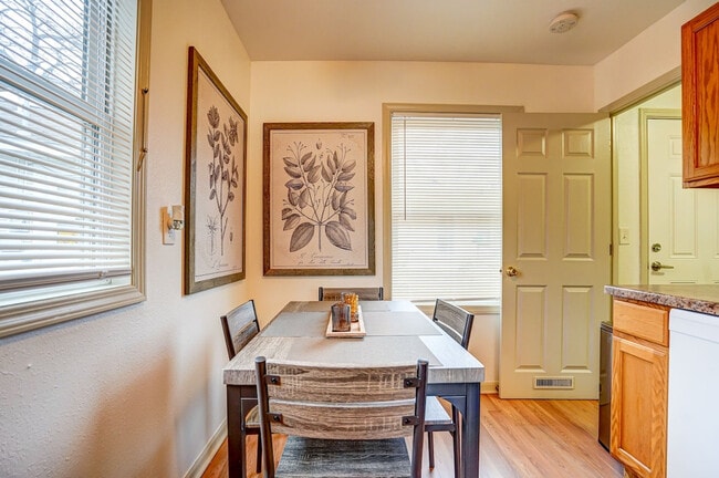 Building Photo - 5123 University Ave