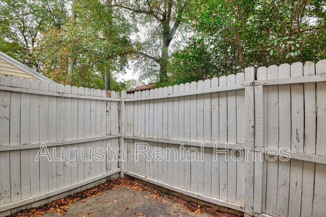 Building Photo - 140 Chalet North CT