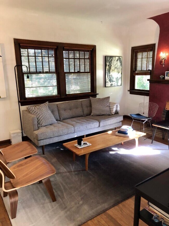 Building Photo - 1112 900 E