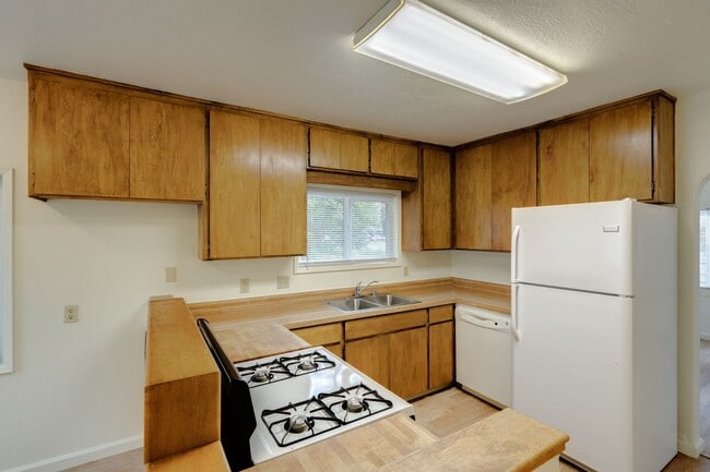 Building Photo - Charming 3 Bed 2 Bath Home in Chico!