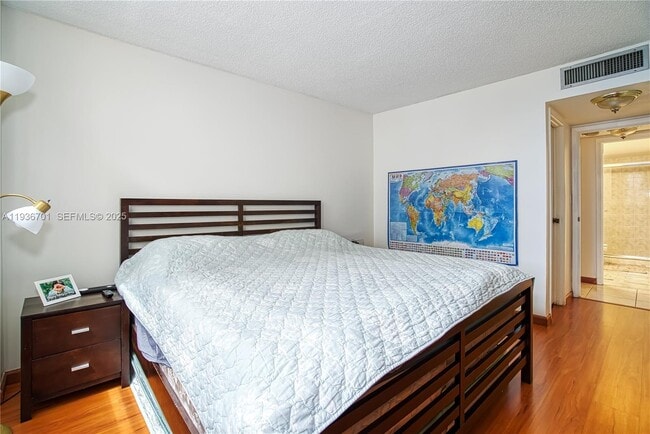 Building Photo - 1833 S Ocean Dr