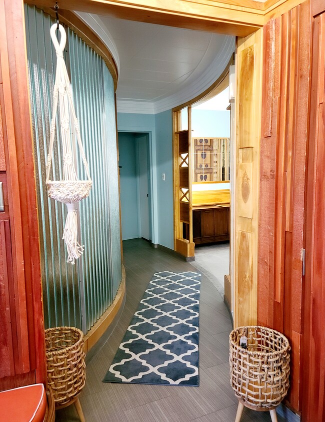 Building Photo - 699 N 600 E