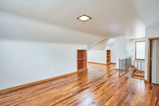 Building Photo - Newly renovated home