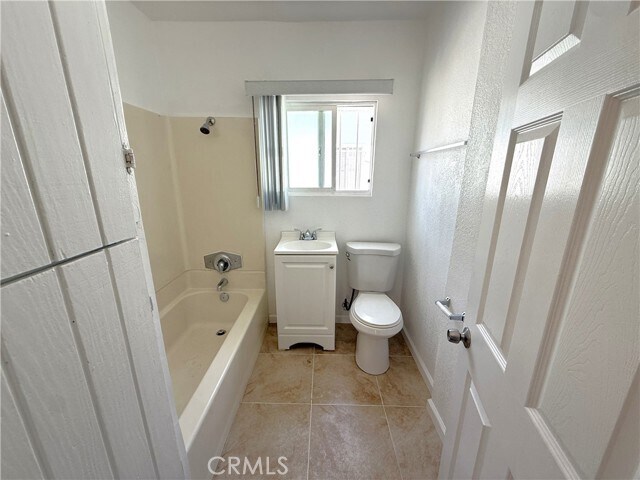 Building Photo - 1332 W 65th St