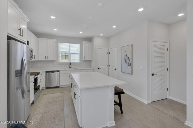 Building Photo - 1096 Farwell St