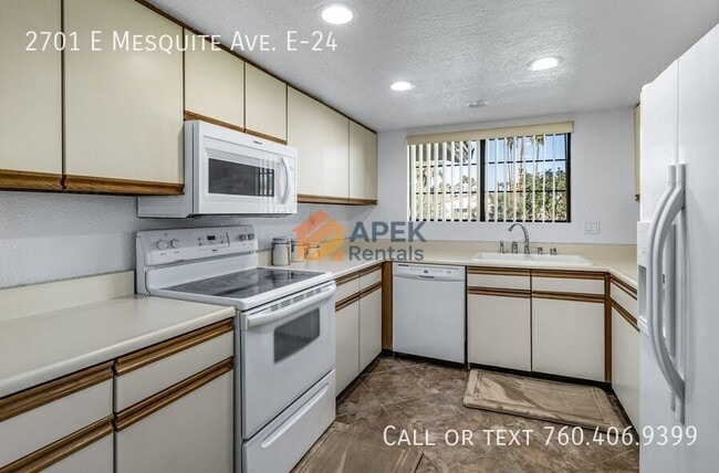 Building Photo - 2701 E Mesquite Ave