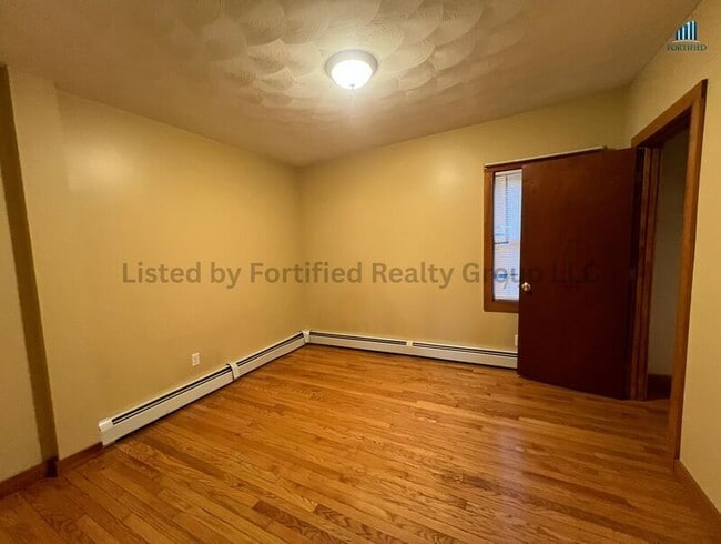 Building Photo - 106 Tuttle St