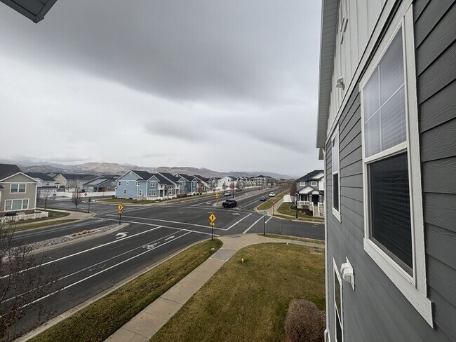 Building Photo - 3 bedroom condo in Herriman