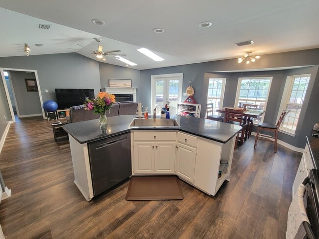 Building Photo - 3902 India Cove