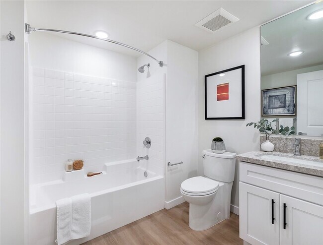 Building Photo - 1303 Orange Grove Ave