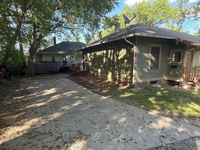 Building Photo - 1316 Kuehl St