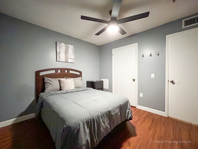 Building Photo - Beautiful 4/4 Condo in University Terrace