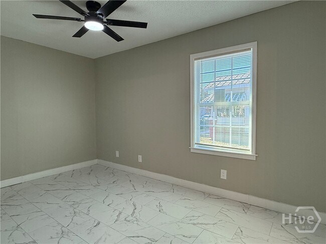 Building Photo - 728 W 39th St