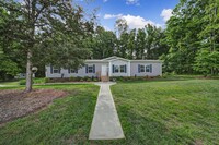 Building Photo - Lovely 4 Bed 2 Bath Home In Midland!