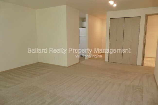 Building Photo - 2244 13th Ave W