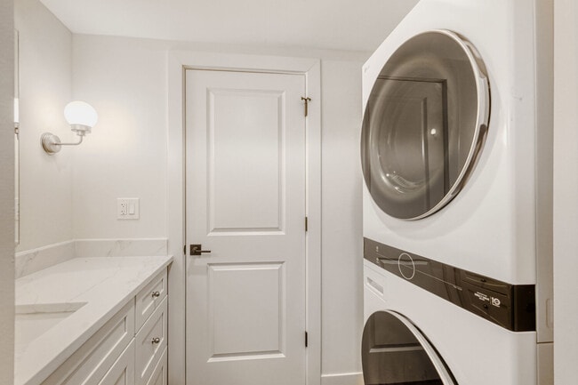 Building Photo - 785 Pershing Ave