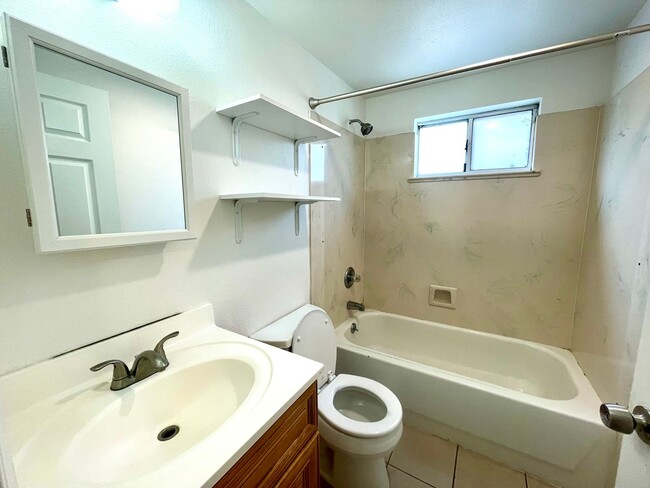 Building Photo - 1083-1085 67th St, Oakland, CA 94608