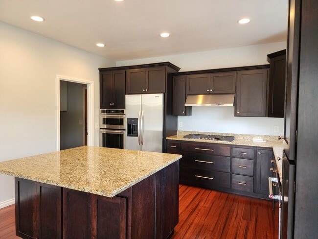 Building Photo - Stunning Regency Estates Home