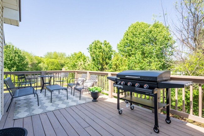 Building Photo - 18 Huntcliff Dr