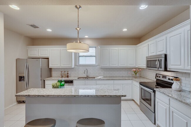 Building Photo - 2536 S University Dr