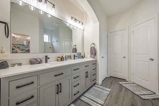 Building Photo - 6024 Beachview Ln