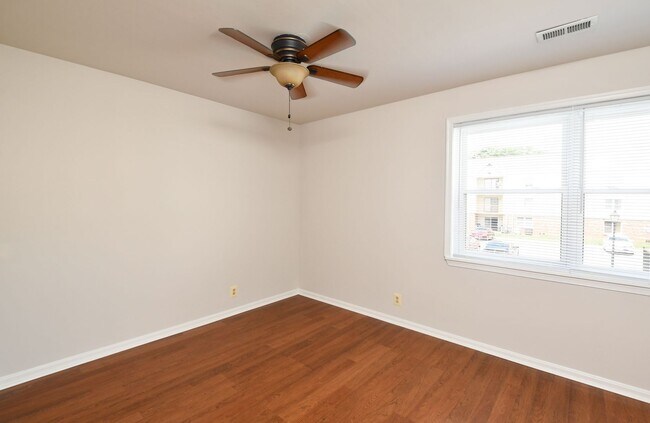 Building Photo - 102 Chesterfield Ln