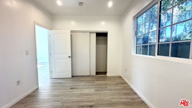 Building Photo - 16023 Wyandotte St