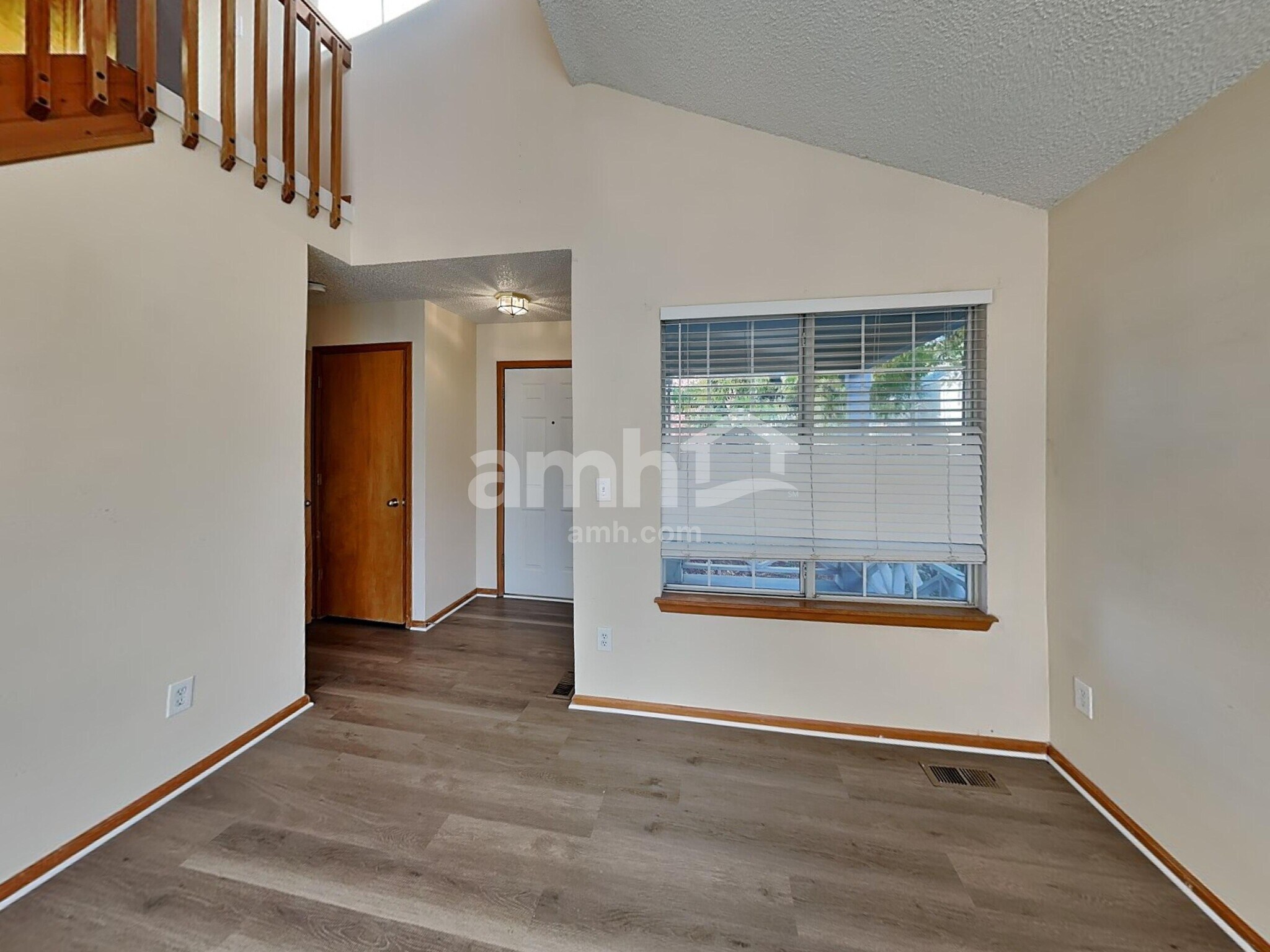 Building Photo - 8952 Cloverleaf Cir