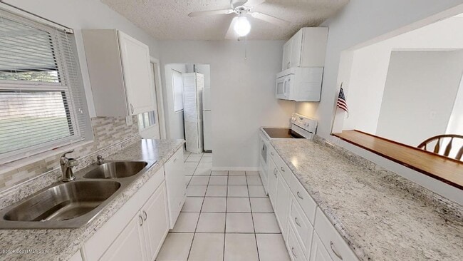 Building Photo - 449 N Waterway Dr