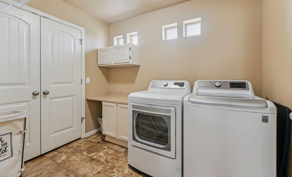 Building Photo - 8356 Longleaf Ln