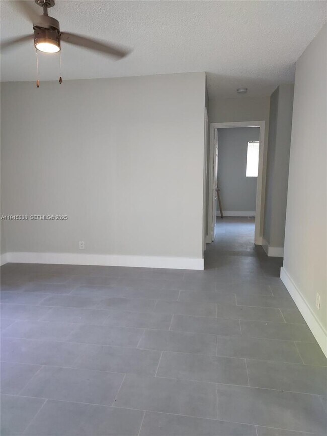 Building Photo - 808 SW 14th Terrace