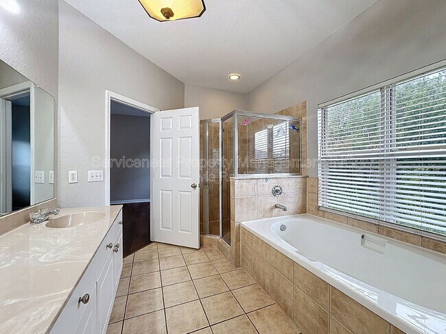 Building Photo - 10841 Dragonwood Dr